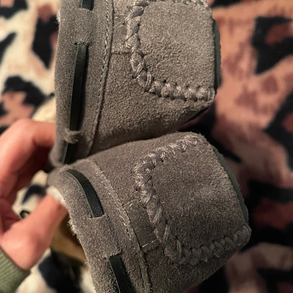 Minnetonka Women's Camp Tie Moc - Indoor/Outdoor Cozy Slippers with Durable Sole - Picture 3 of 5